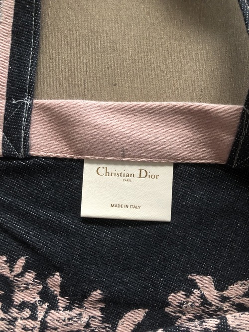 DADC2D70-8F15-4283-9B33-5FF5384D8A08