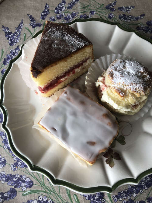 75AA8982-FAF0-44FB-AF41-0589004B4003