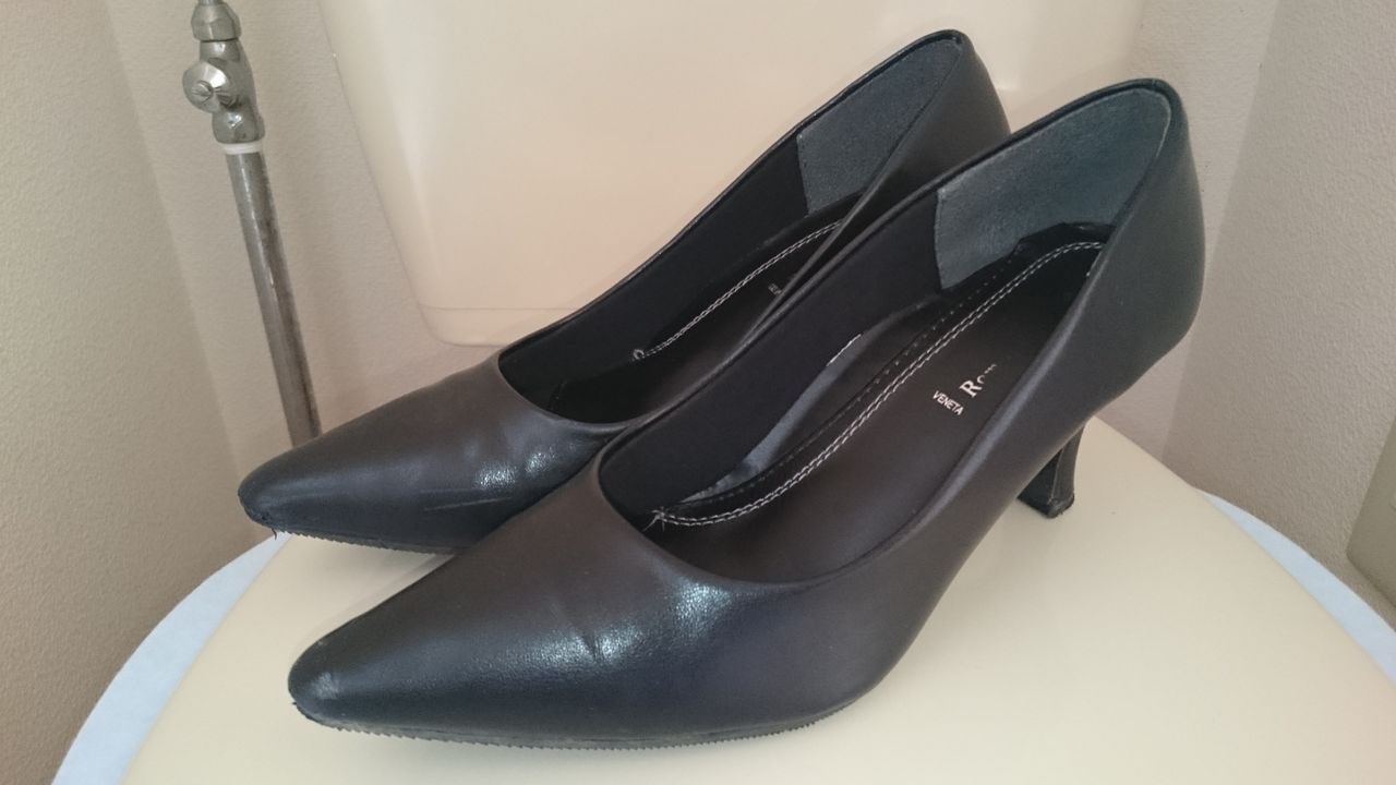 生保レディの苦労の跡 清楚な靴日記