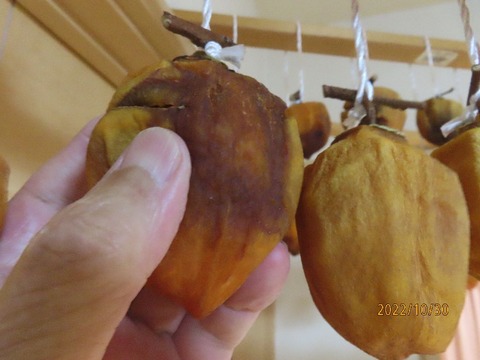 やさしくモミモミ