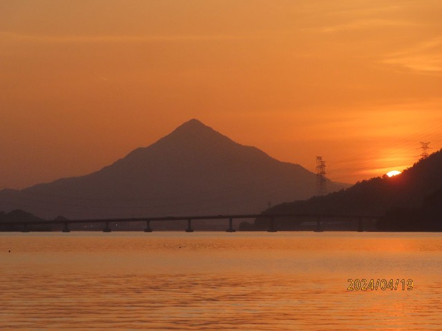 夕陽が沈む六時十分