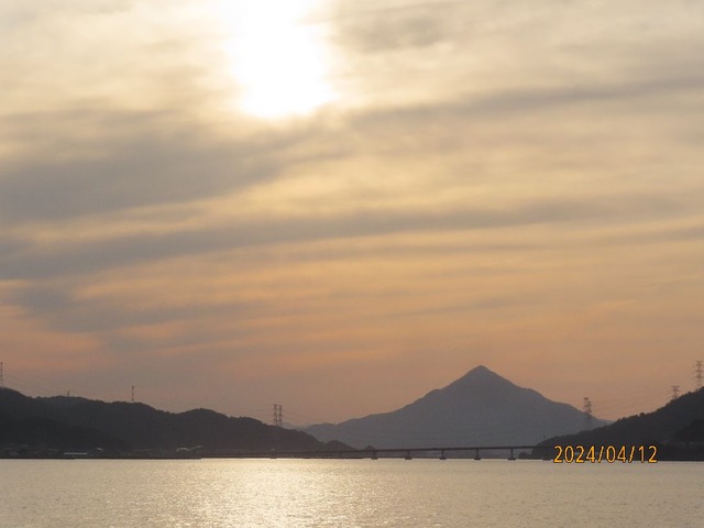 岡津五時過ぎ着