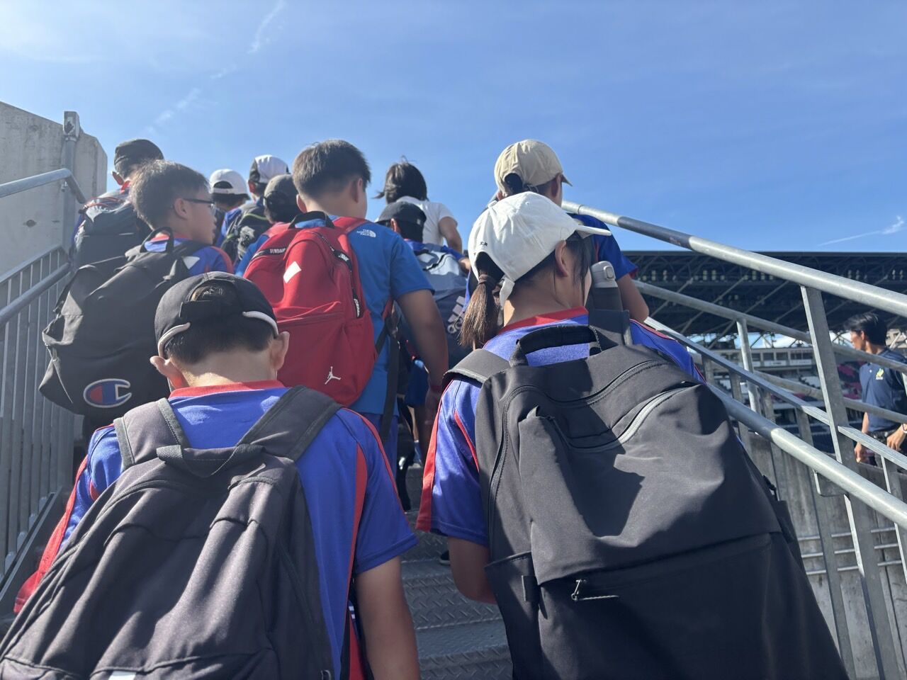 f_090Ud018svc1hgqeg0j1rc93_us7scg