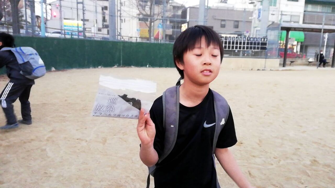 24758