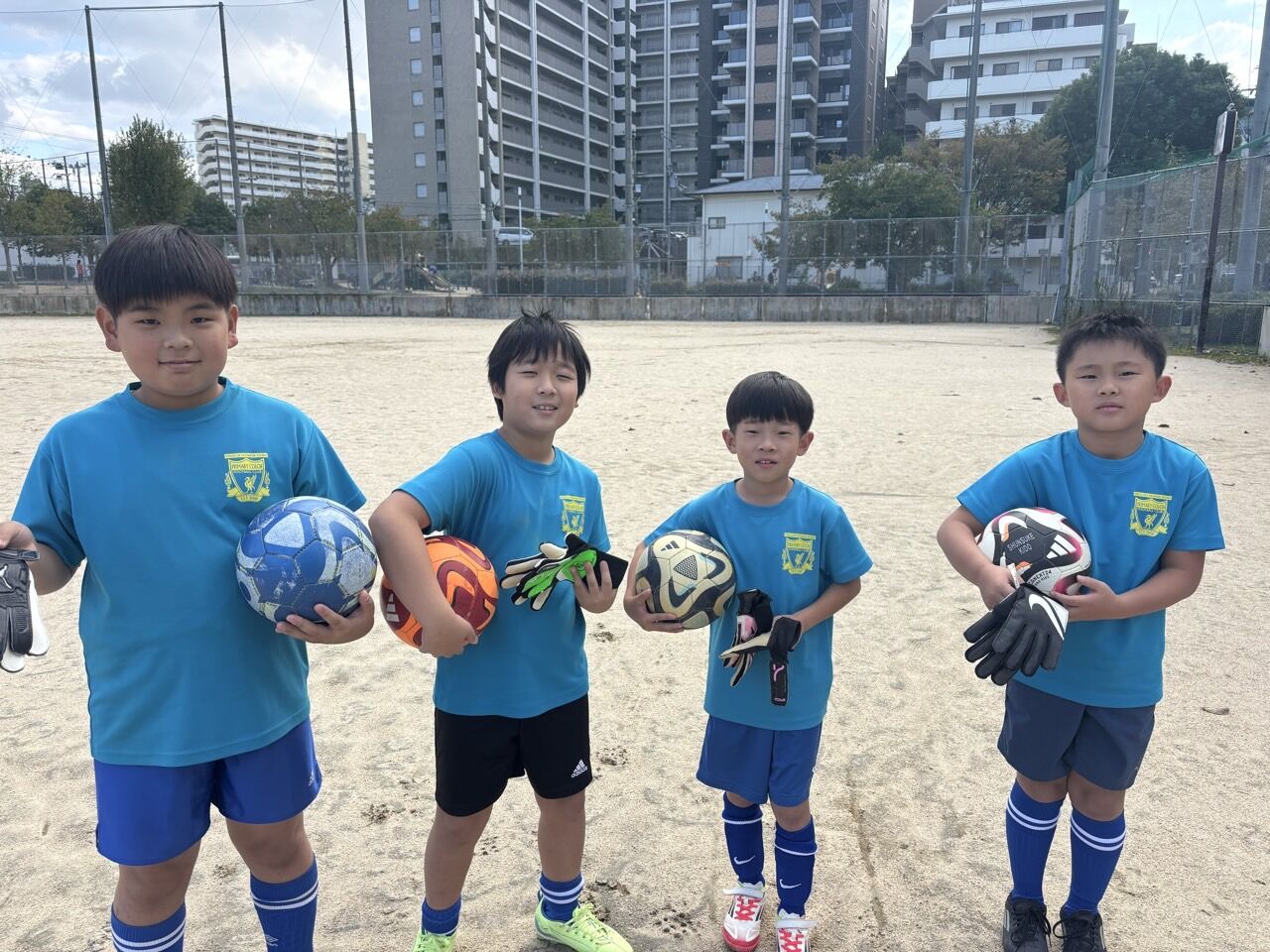 f_bh5Ud018svc5lsfpxlr0rox_us7scg