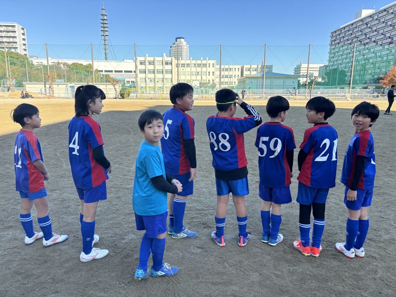 g_eb2Ud018svc1qpv3qayl5v5g_us7scg