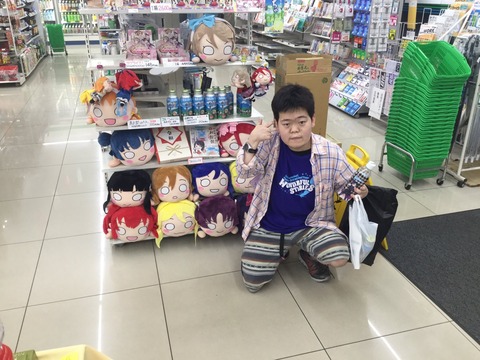 悲報 陰の者 コンビニ店内でイキって記念撮影してしまう まるたろうの怖い心霊ブログ