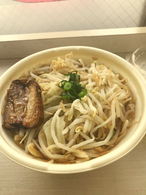 なんｊ民 セブンの豚ラーメンまずい 彡 ﾟ ﾟ ホントに不味いんやろか まるたろうの怖い心霊ブログ
