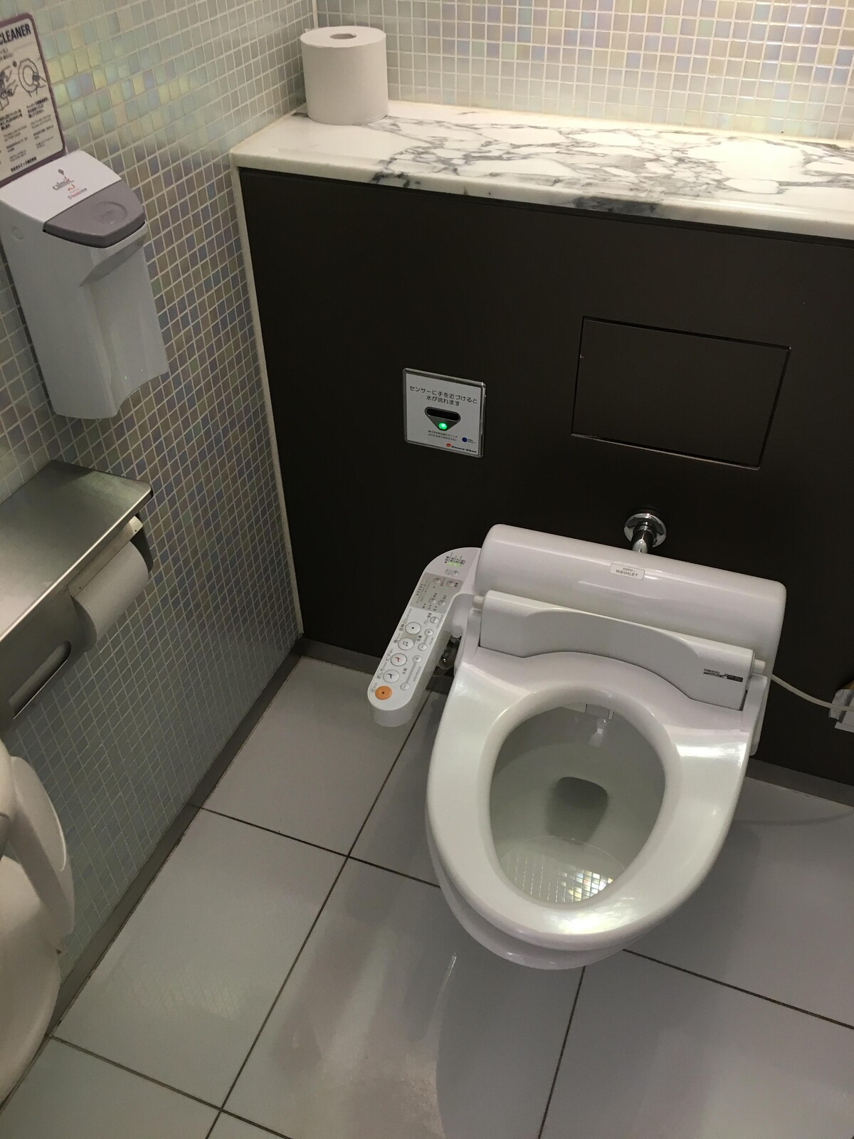 【画像】東京駅の有料トイレ(1回100円)のクオリティwwwwwwwwwwwwwwwwwwwww まるたろうの