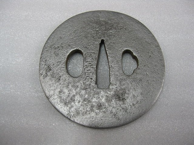 金属製 鍔(つば) 錆びた円形デザイン 鉄地 笹扇図鍔｜現代物金具の販売