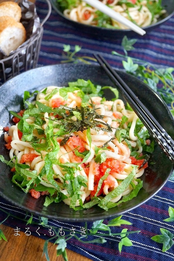 火も包丁もまな板も不要！お皿の上で作る～青じそタップリ♪たらこ冷やしうどん＆買いだめしたお菓子