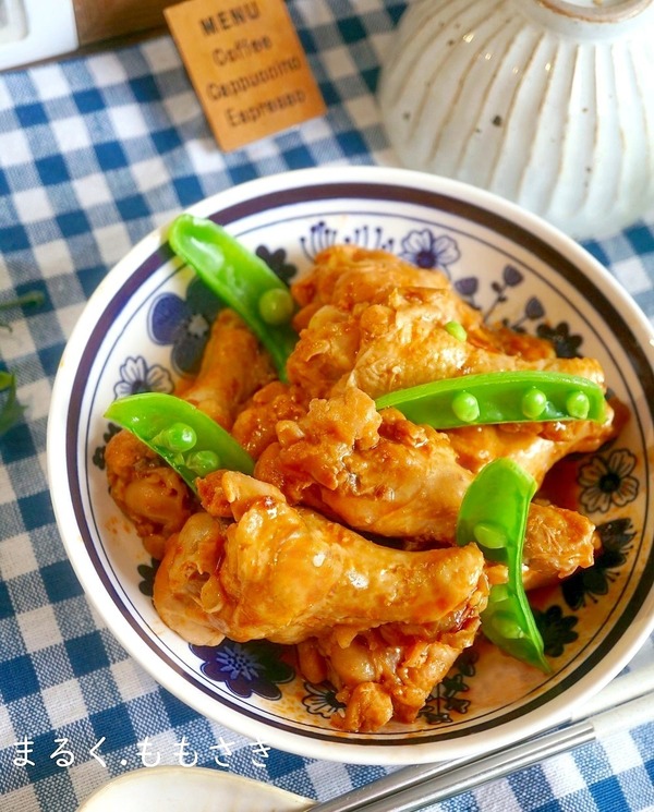 癖になる味♪手羽元のケチャップ煮込み～仕上げのラー油が決めて