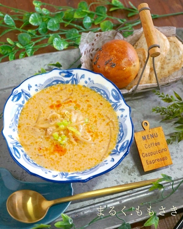 担々麺風♪もやしと豚ひき肉のピリ辛スープ