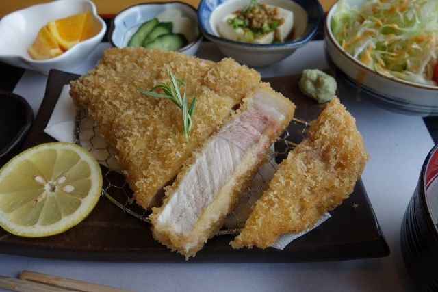とんかつ 山ぼたん 岡谷市 Tomの明るい空間 とんかつ 山ぼたん 岡谷市 Tomの明るい空間