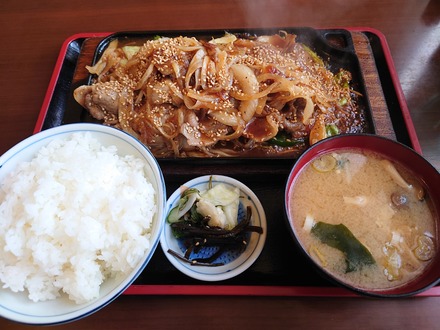 関英ドライブイン 山ノ内町 3rd Tomの明るい空間