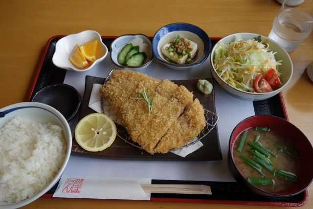 とんかつ 山ぼたん 岡谷市 Tomの明るい空間 とんかつ 山ぼたん 岡谷市 Tomの明るい空間