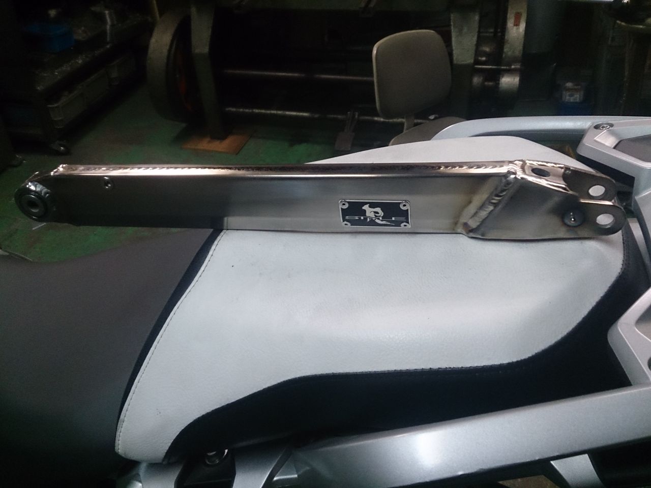 BMW R1200GS ローダウン アルミ製トルクロット | www.ibnuumar.sch.id