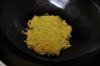 軽くほぐした中華めん
