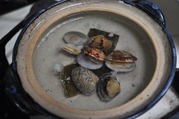 水、日本酒、昆布を入れ火に欠ける