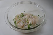 貝柱と各種材料、調味料をまぜておく