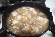 高温の油でさっと揚げておく