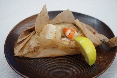 ホタテ・海老・タラの紙包み焼き