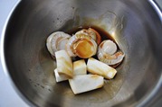 ホタテ貝柱と長芋を合わせた調味料に30分以上つける