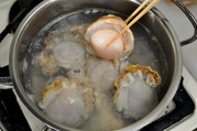水が白濁するまで約２０分煮る