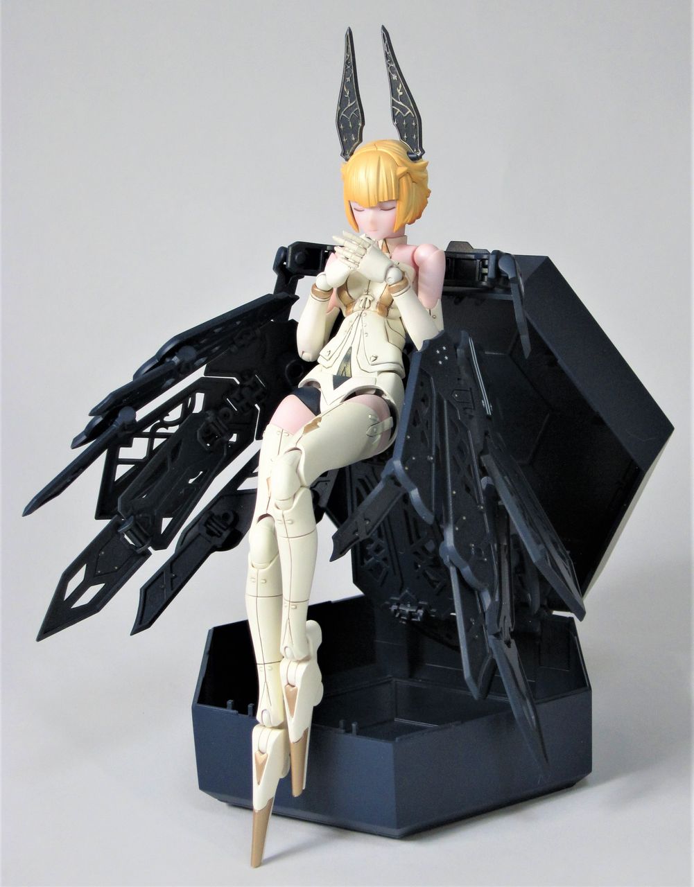 チトセリウムLXXVIIIプラチナム塗装済み完成品 chitocerium LXXVIII-platinum 1.5 1/1 【プラモデル