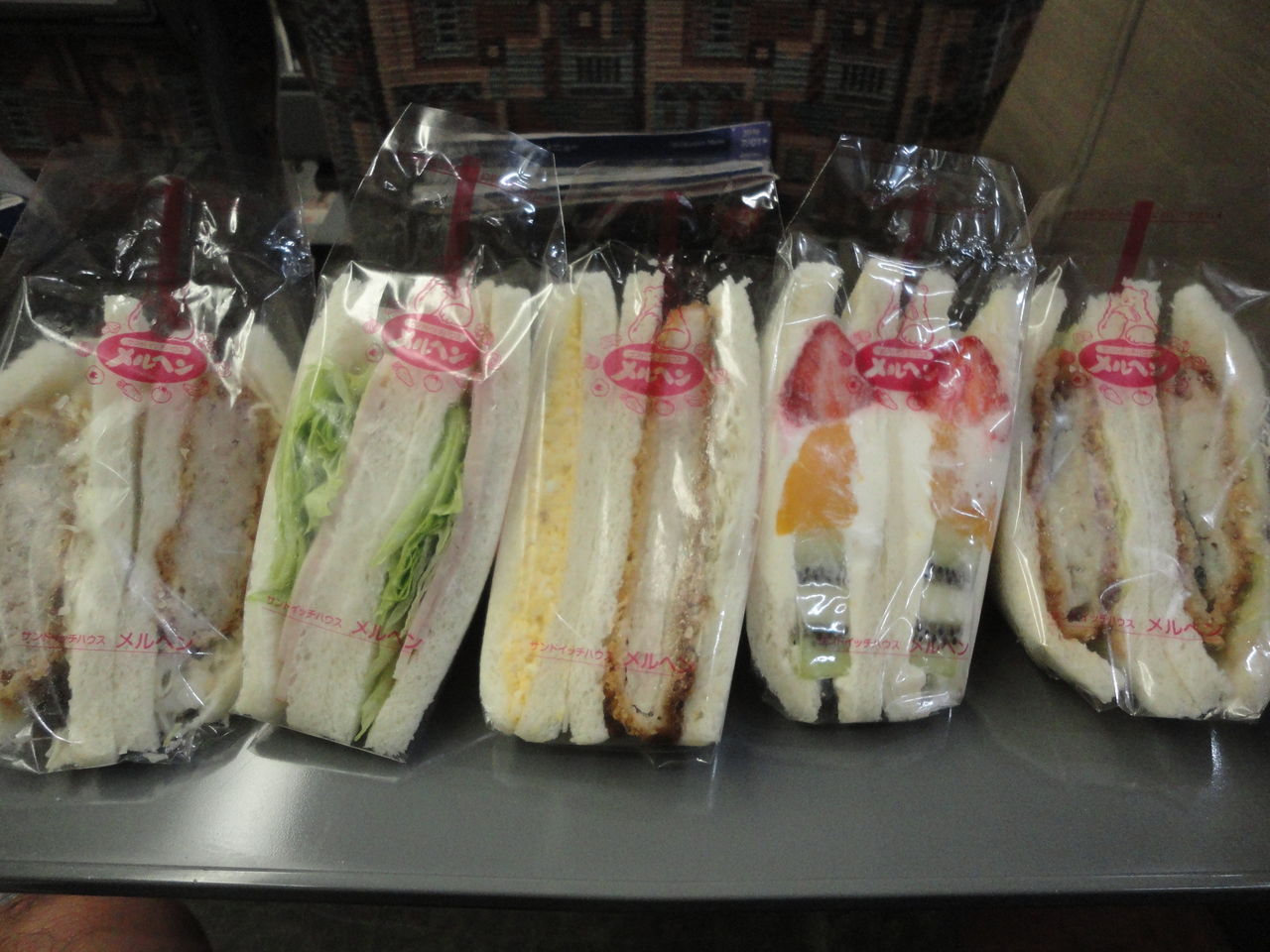 メルヘンのサンドイッチ まずい パサつくパン サンドイッチ屋 大丸東京店 耽溺 マサ青木の美食とクルマ