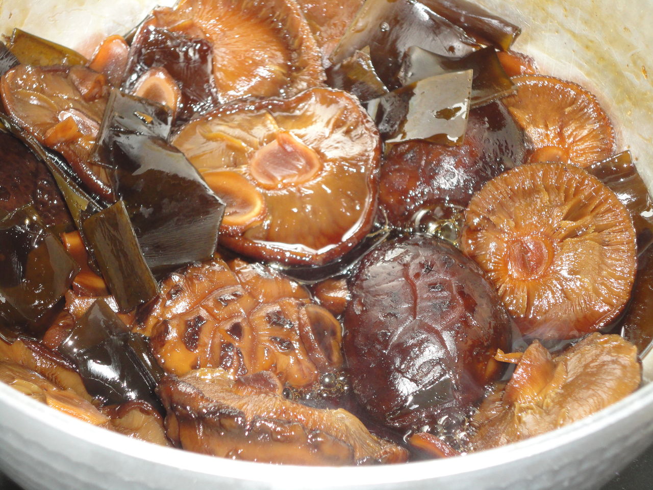 椎茸と昆布の佃煮 うまい ふくよかに濃厚 マサ料理 耽溺 マサ青木の美食とクルマ 椎茸と昆布の佃煮 うまい ふくよかに濃厚 マサ料理 耽溺 マサ青木の美食とクルマ