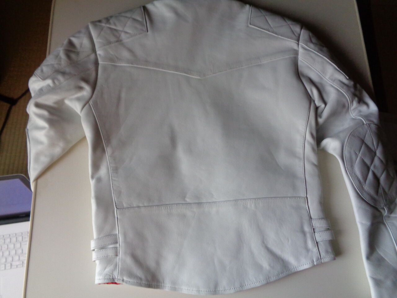 超お洒落 白のライダースジャケット を買う カッコイイ ステキ シビれるぅ 但馬屋 耽溺 マサ青木の美食とクルマ