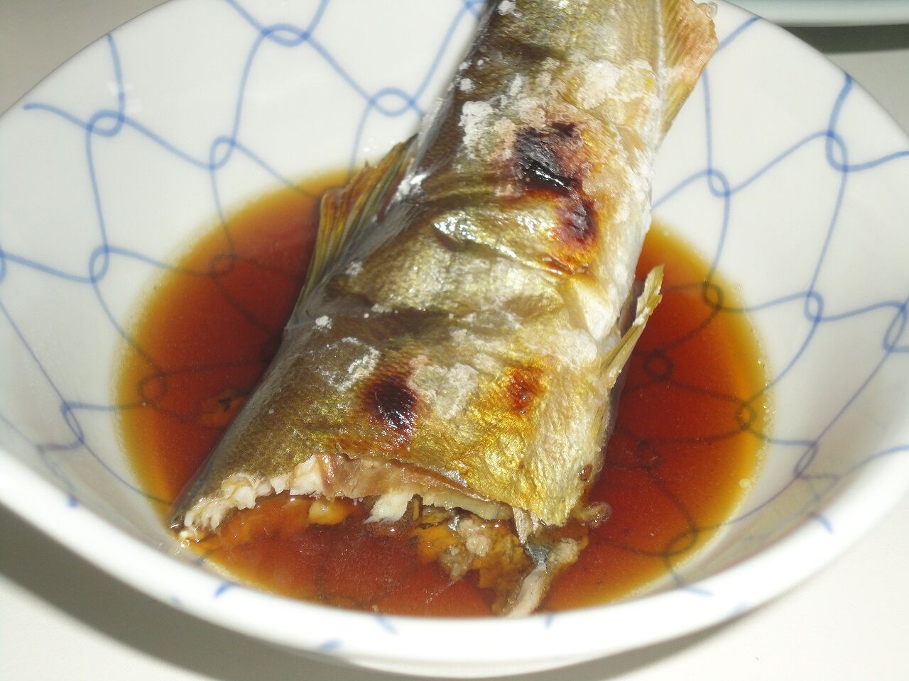 鮎塩焼きを蓼酢の代わりに赤酢で食べる うまい が蓼酢に及ばず マサ料理 耽溺 マサ青木の美食とクルマ