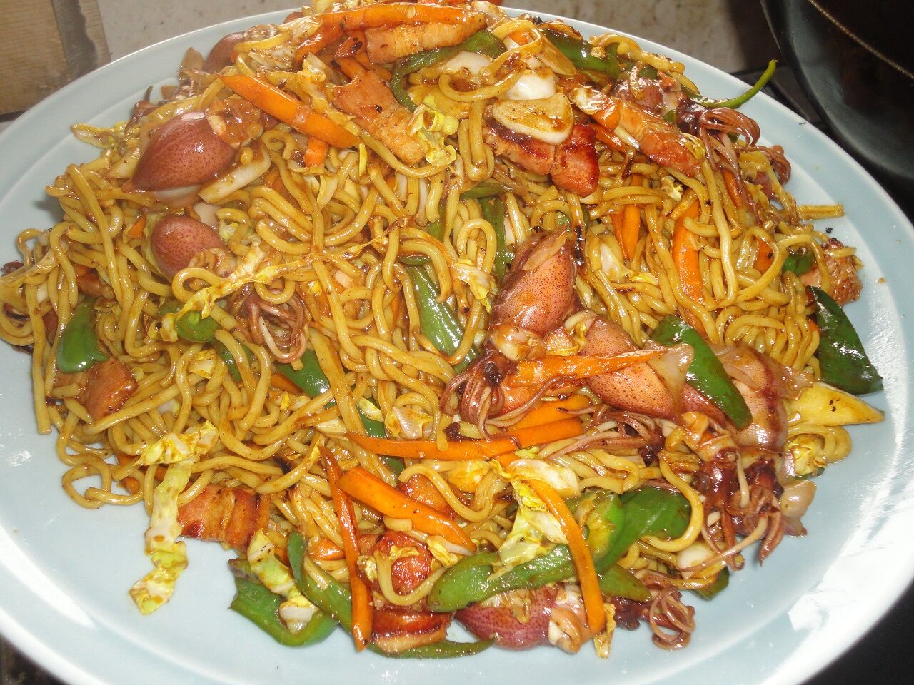 ほたるいかベーコンソース焼きそば 濃厚うまい しょっぱい なんで マサ料理 耽溺 マサ青木の美食とクルマ