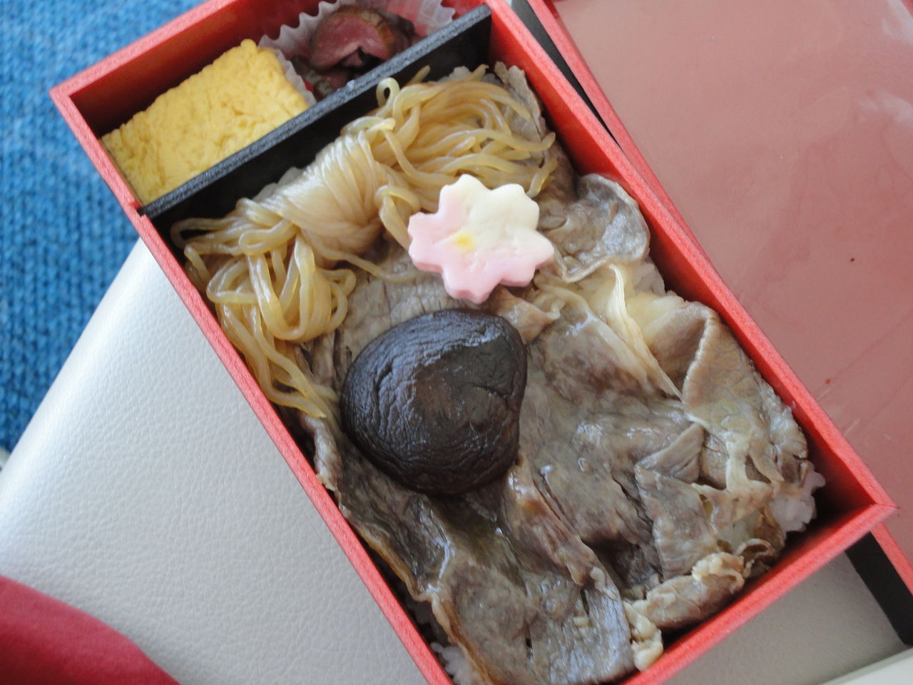 人形町今半すき焼重 まずい とんでもないシロモノ 弁当 羽田空港売店 耽溺 マサ青木の美食とクルマ 人形町今半すき焼重 まずい とんでもないシロモノ 弁当 羽田空港売店 耽溺 マサ青木の美食とクルマ