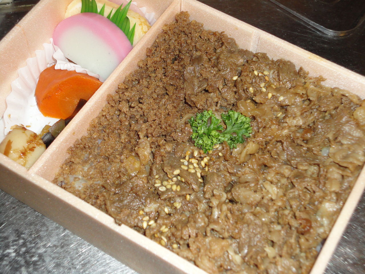 たかべんの鶏めし弁当 久々うまい 高崎弁当 東京駅構内弁当屋 耽溺 マサ青木の美食とクルマ たかべんの鶏めし弁当 久々うまい 高崎弁当 東京駅構内弁当屋 耽溺 マサ青木の美食とクルマ