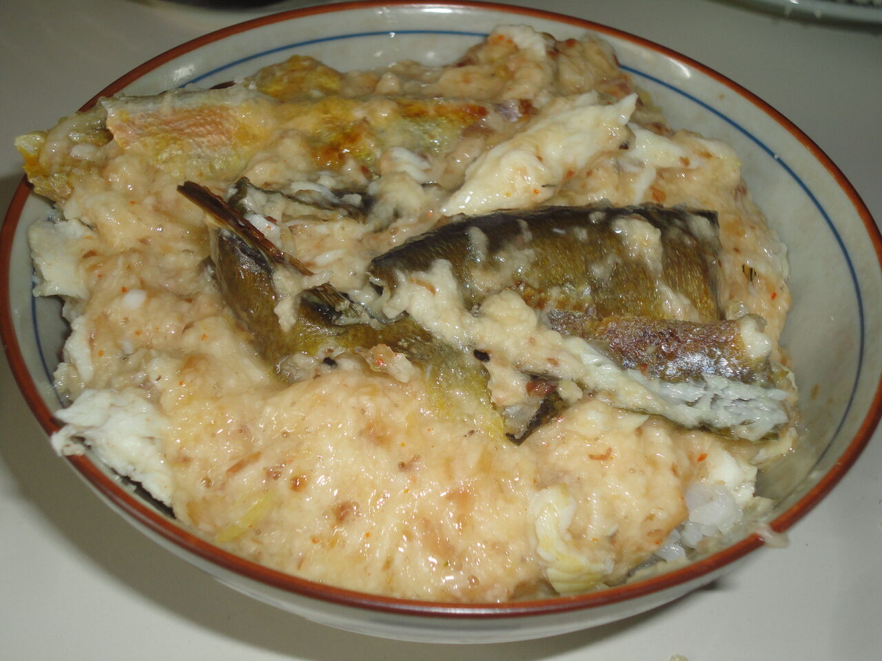 鮎塩焼き山かけ丼 うまい オツな味わい マサ料理 耽溺 マサ青木の美食とクルマ 鮎塩焼き山かけ丼 うまい オツな味わい マサ料理 耽溺 マサ青木の美食とクルマ