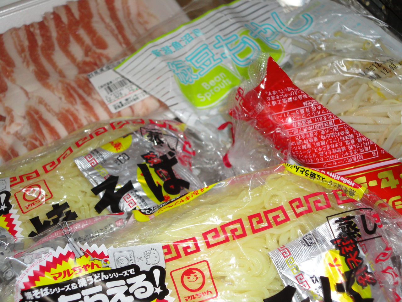 マルちゃんソース焼きそば 2袋6人前 食いすぎ マサ料理 耽溺 マサ青木の美食とクルマ マルちゃんソース焼きそば 2袋6人前 食いすぎ マサ料理 耽溺 マサ青木の美食とクルマ