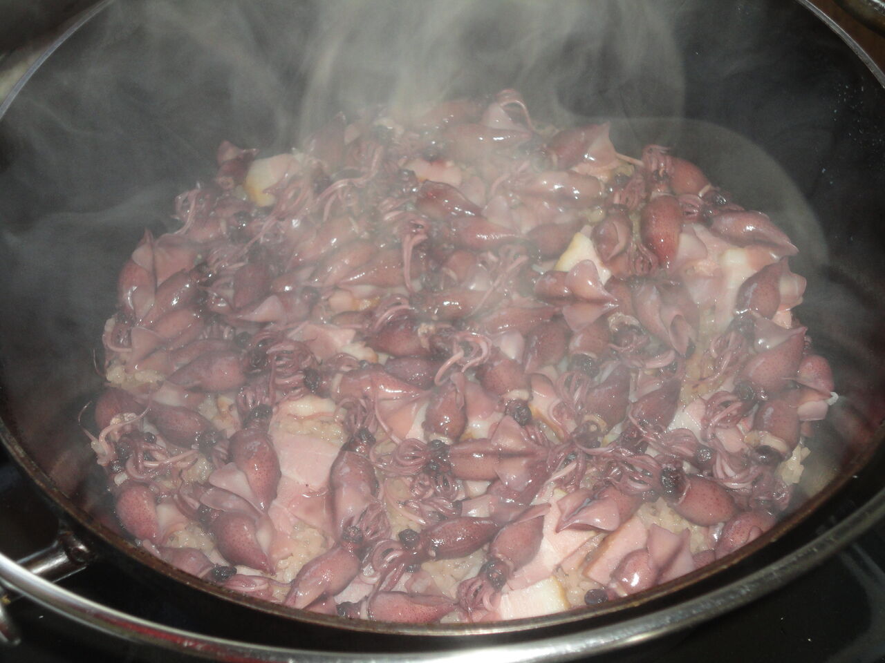 ホタルイカベーコン釜飯 うまい だがベーコンがホタルイカを邪魔する マサ釜飯 耽溺 マサ青木の美食とクルマ ホタルイカベーコン釜飯 うまい だがベーコンがホタルイカを邪魔する マサ釜飯 耽溺 マサ青木の美食とクルマ