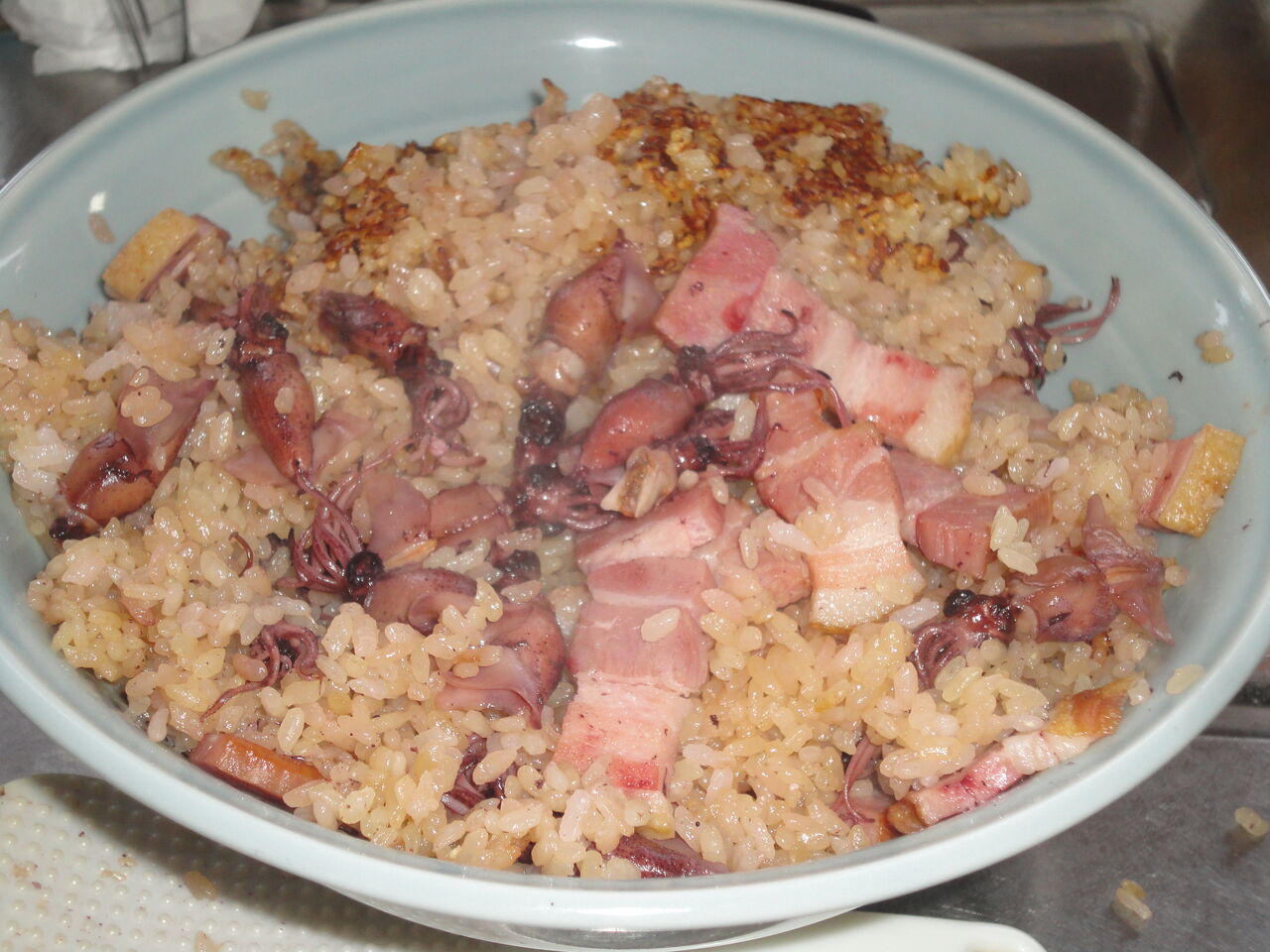 ホタルイカベーコン釜飯 うまい だがベーコンがホタルイカを邪魔する マサ釜飯 耽溺 マサ青木の美食とクルマ ホタルイカベーコン釜飯 うまい だがベーコンがホタルイカを邪魔する マサ釜飯 耽溺 マサ青木の美食とクルマ