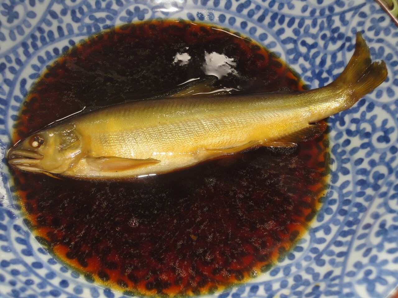 初アユを塩焼きと煮付け うまい 鮎シーズン到来を喜ぶ マサ料理 耽溺 マサ青木の美食とクルマ 初アユを塩焼きと煮付け うまい 鮎シーズン到来を喜ぶ マサ料理 耽溺 マサ青木の美食とクルマ