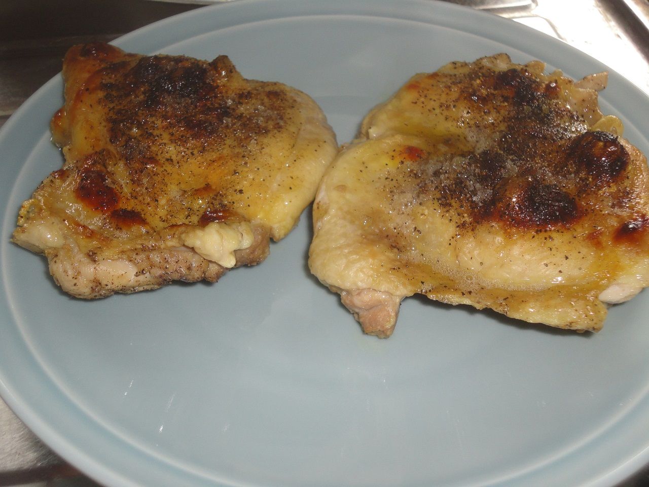 グリルドチキンを丼じゃなくビールで うまいがクドい ご飯は必須 マサ料理 耽溺 マサ青木の美食とクルマ グリルドチキンを丼じゃなくビールで うまいがクドい ご飯は必須 マサ料理 耽溺 マサ青木の美食とクルマ