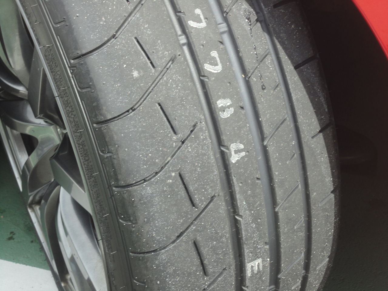 r35gt r4度目のタイヤ交換実施 新品はハンサム べっぴん 2012年型 耽溺 マサ青木の美食とクルマ r35gt r4度目のタイヤ交換実施 新品はハンサム べっぴん 2012年型 耽溺 マサ青木の美食とクルマ