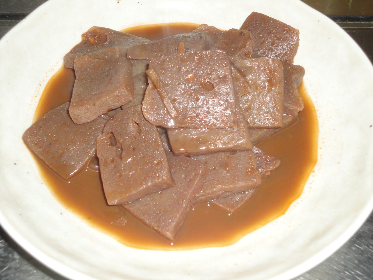 残ったホタルイカ佃煮の煮汁でこんにゃく煮 超うまい マサ料理 耽溺 マサ青木の美食とクルマ 残ったホタルイカ佃煮の煮汁でこんにゃく煮 超うまい マサ料理 耽溺 マサ青木の美食とクルマ