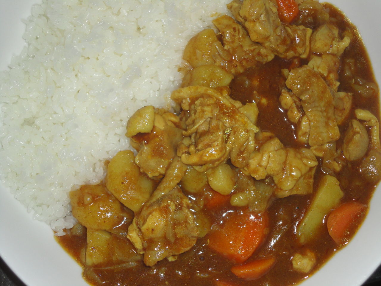 佳麗なるカレールゥでチキンカレー 初日薄いが３日目完璧 マサ料理 耽溺 マサ青木の美食とクルマ