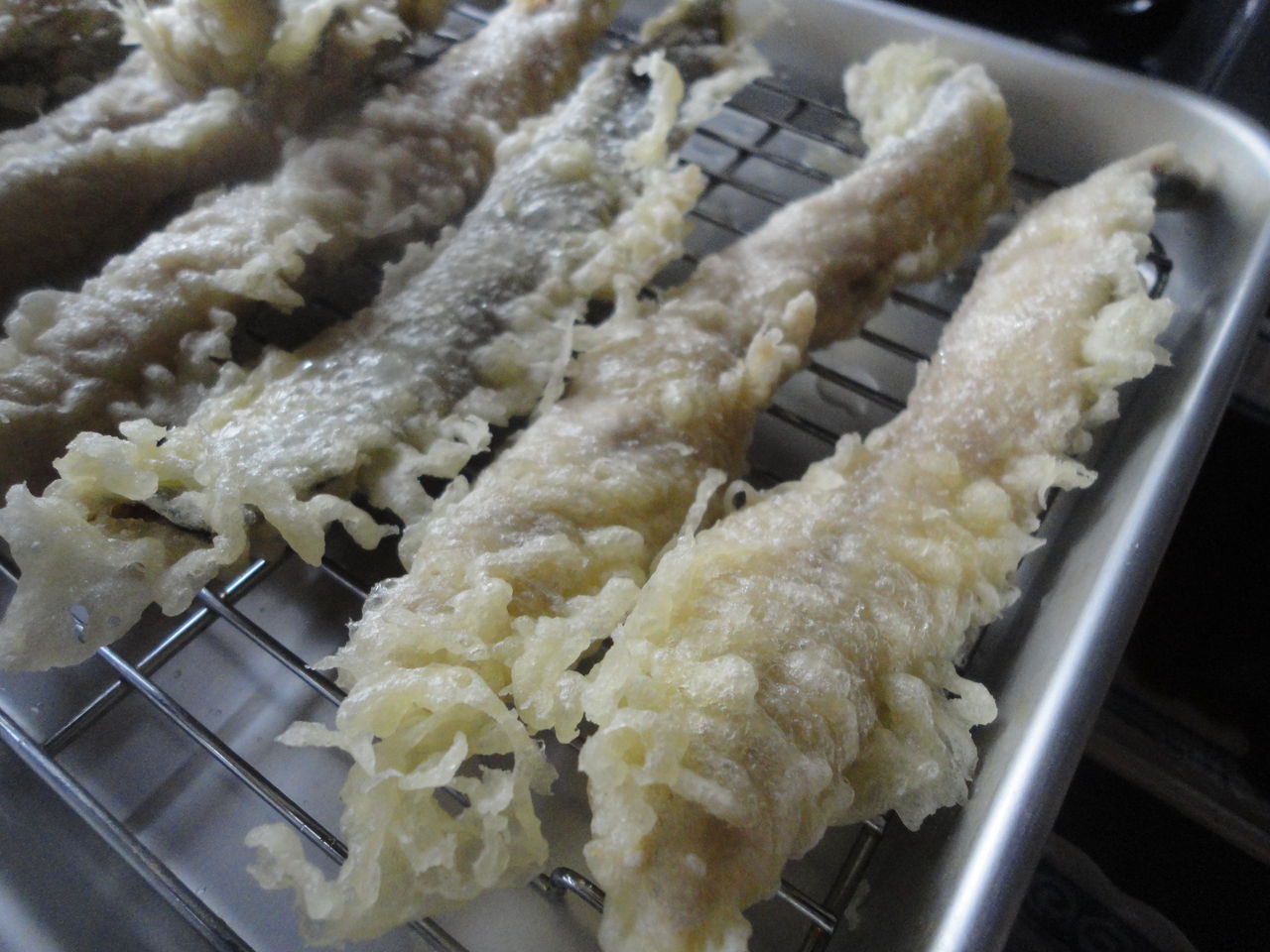 サンマ天ぷら うまい 青魚特有のツンと来る香り ししとうと舞茸も マサ料理 耽溺 マサ青木の美食とクルマ
