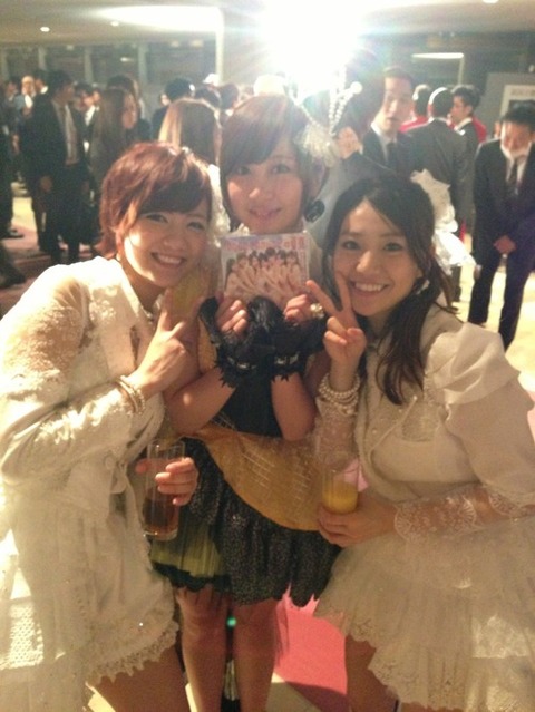 レコ大で元同期(二期生)再開!えれぴょん、優子、佐江ちゃん【卒業生/小野恵令奈】