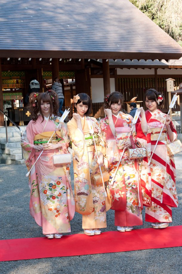 今日は可愛い彼女と成人式で神社へ行って参りました ひたすらジャグラー 今日は可愛い彼女と成人式で神社へ行って参りました ひたすらジャグラー