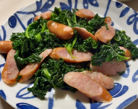 ウインナーとケールのバター炒め