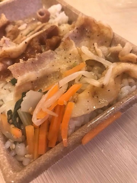 豚塩カルビ丼